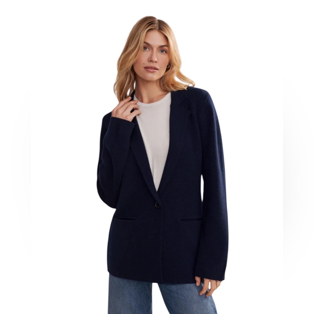 Jenni Kayne Cooper Blazer. Dark Navy.
S. NWT